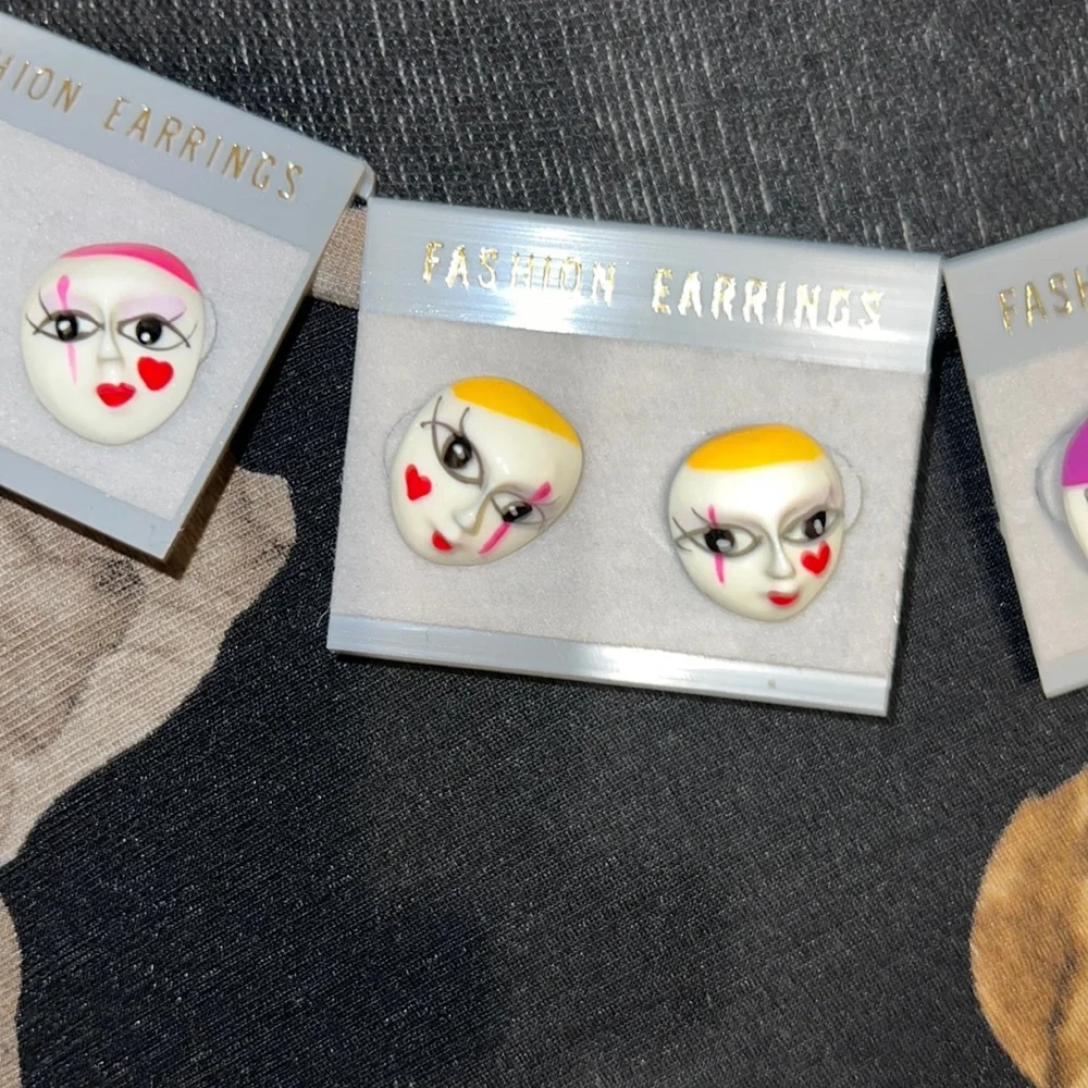New Old Stock Vintage Molded Plastic Madi Gras Jester Painted Face Mask Earrings - Picture 4 of 7